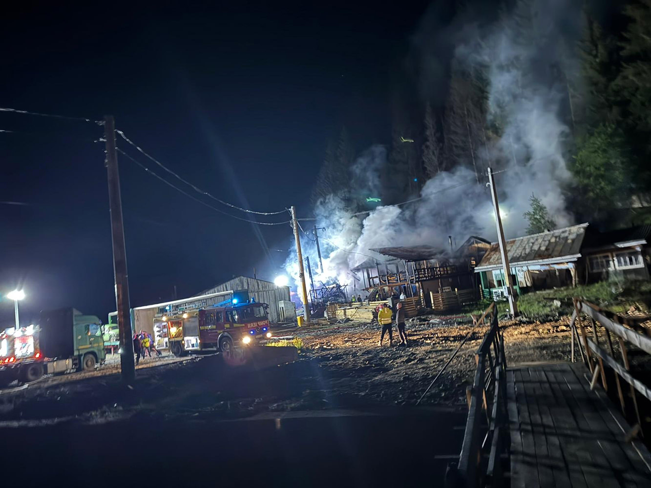 Incendiu de proporții în localitatea Neagra din orașul Broșteni, provocat de un cablu electric defect
