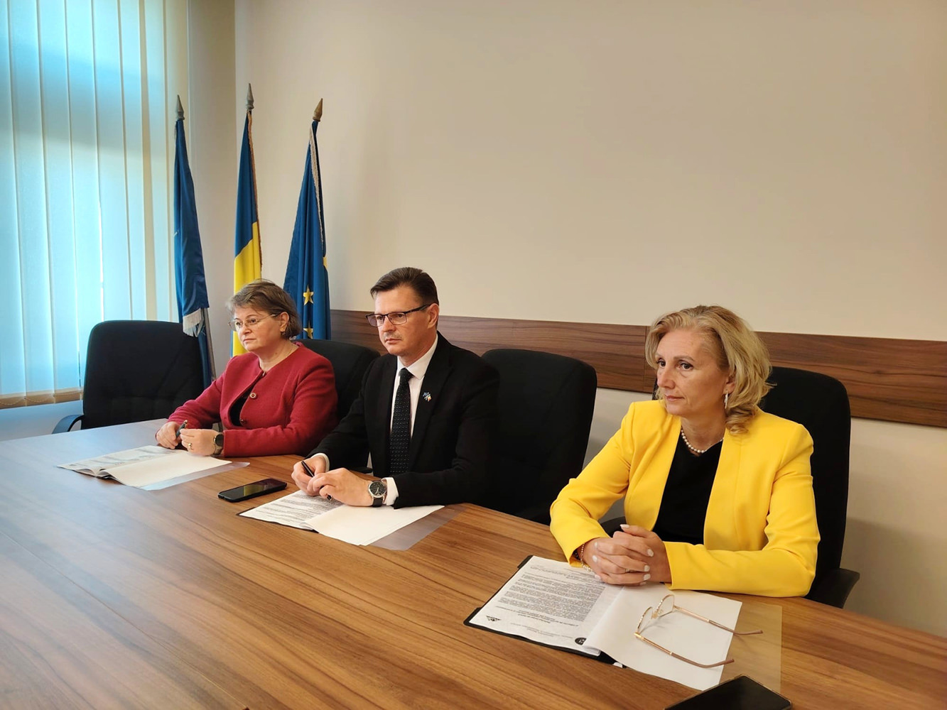 Instituția Prefectului și AJOFM caută soluții pentru integrarea tinerilor și a persoanelor inactive pe piața muncii