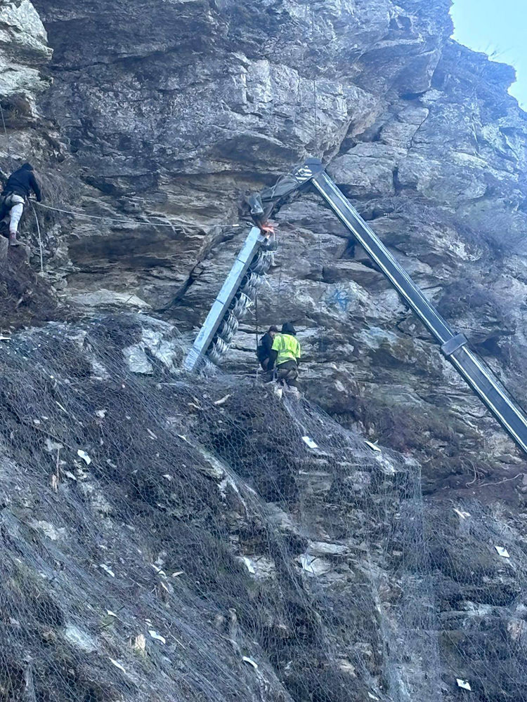 Lucrări de punere în siguranță pe DN 18, la Ciocănești