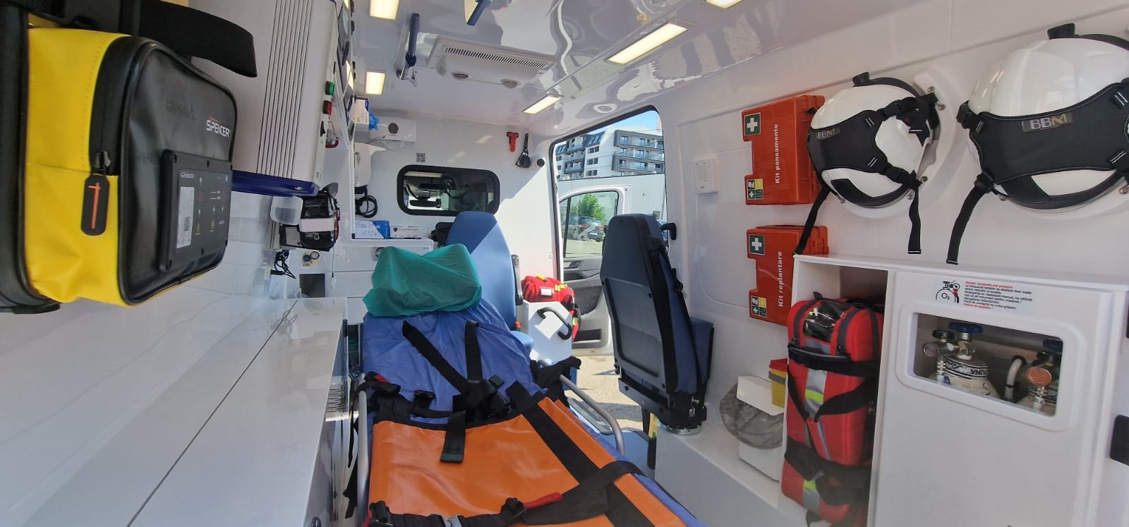 Substația de Ambulanță Fălticeni a primit trei autosanitare noi, dotate cu aparatură modernă