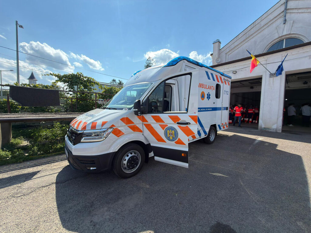 Substația de Ambulanță Fălticeni a primit trei autosanitare noi, dotate cu aparatură modernă