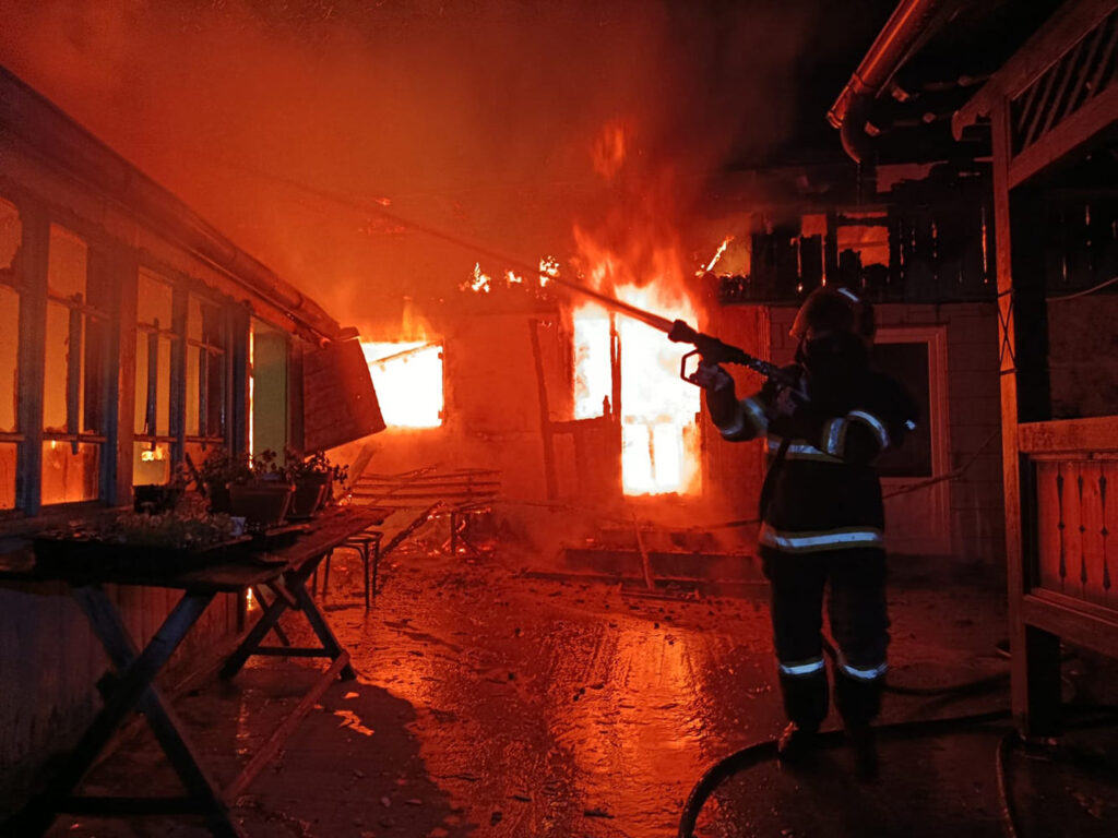 Un bărbat de 90 de ani a murit într-un incendiu izbucnit la o gospodărie din Dolheștii Mari