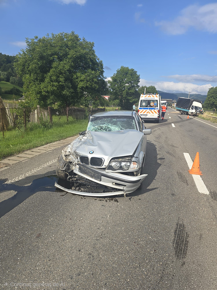 Coliziune între o autoutilitară și un autoturism la Frasin