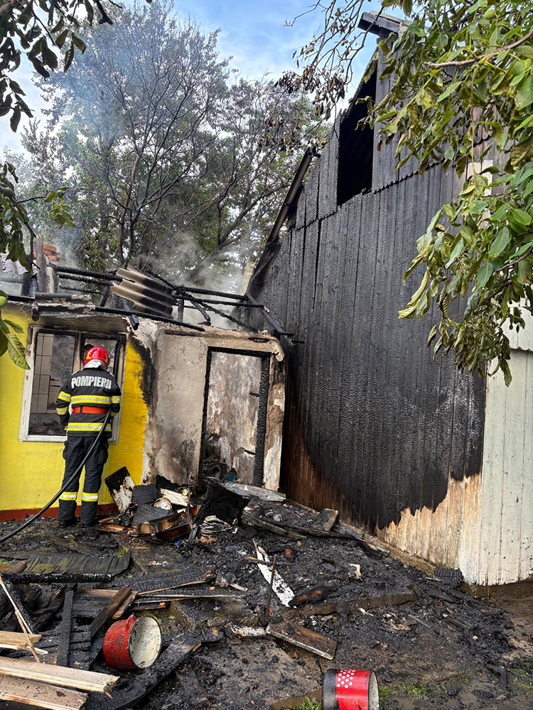 Incendiu la Siminicea după ce un aragaz lăsat nesupravegheat a provocat un incendiu