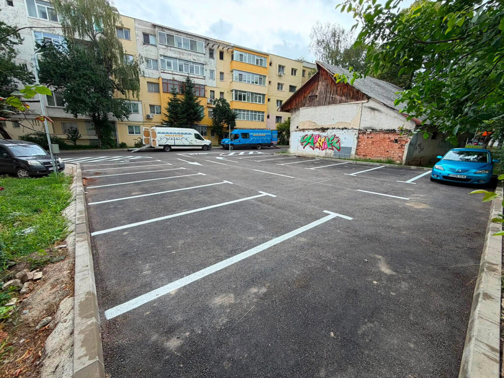 Primăria Municipiului Suceava a amenajat 25 de locuri de parcare pe strada Mihai Viteazu