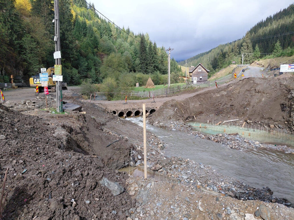 Au început lucrările la podul de la Tătarca, în comuna Cârlibaba