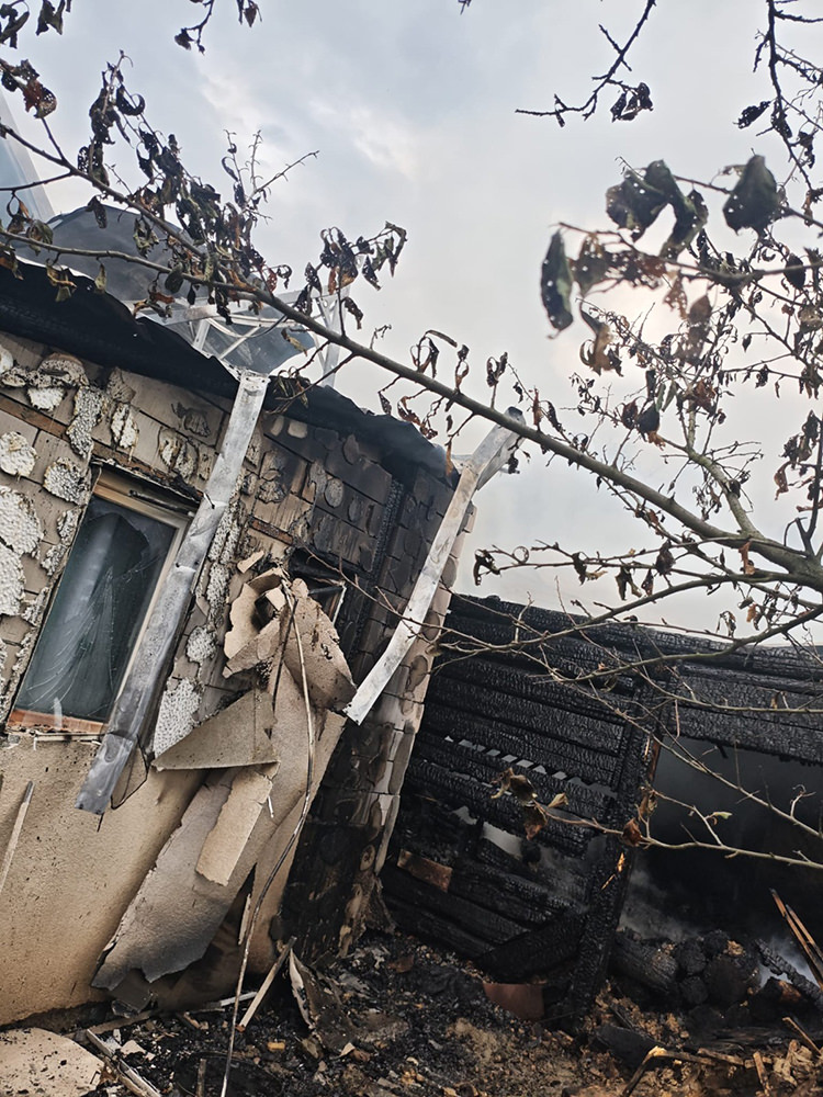 Două locuințe, două anexe și un garaj au fost afectate de un incendiu la Bucșoaia