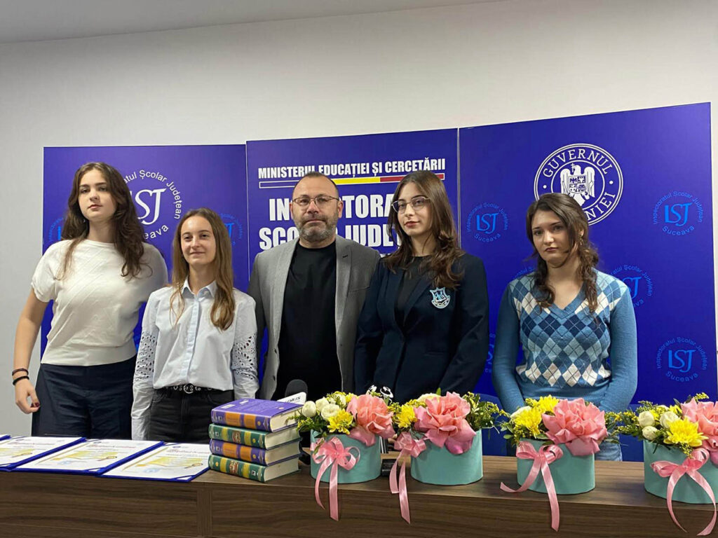 Premii pentru două absolvente din Rădăuți care au obținut media zece la examenul de Bacalaureat