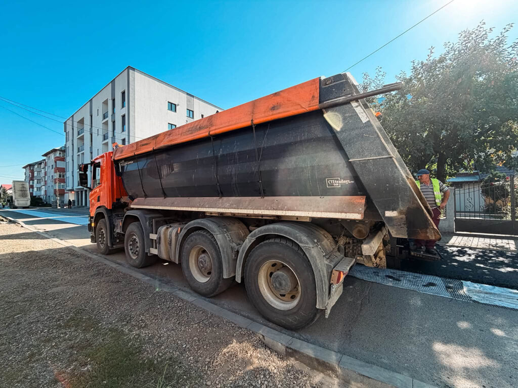 lucrari-de-asfaltare-pe-strada-gheorghe-lazar-si-amenajarea-unei-parcari-pe-strada-oborului-din-radauti